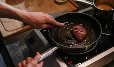 Non-stick roasting pan
