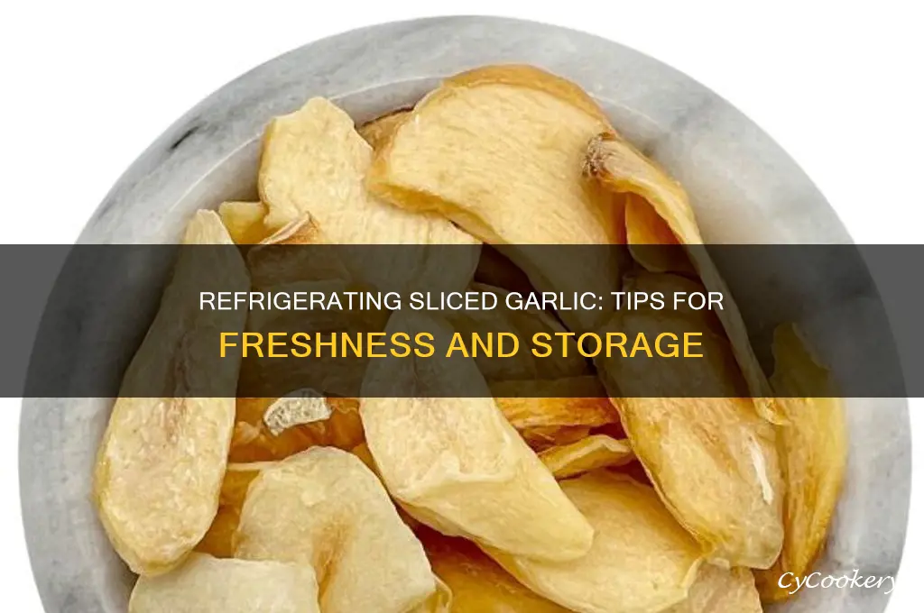 can sliced garlic cloves be refrigerated