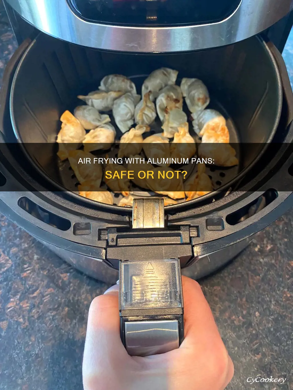 can you put aluminum pans in an air fryer