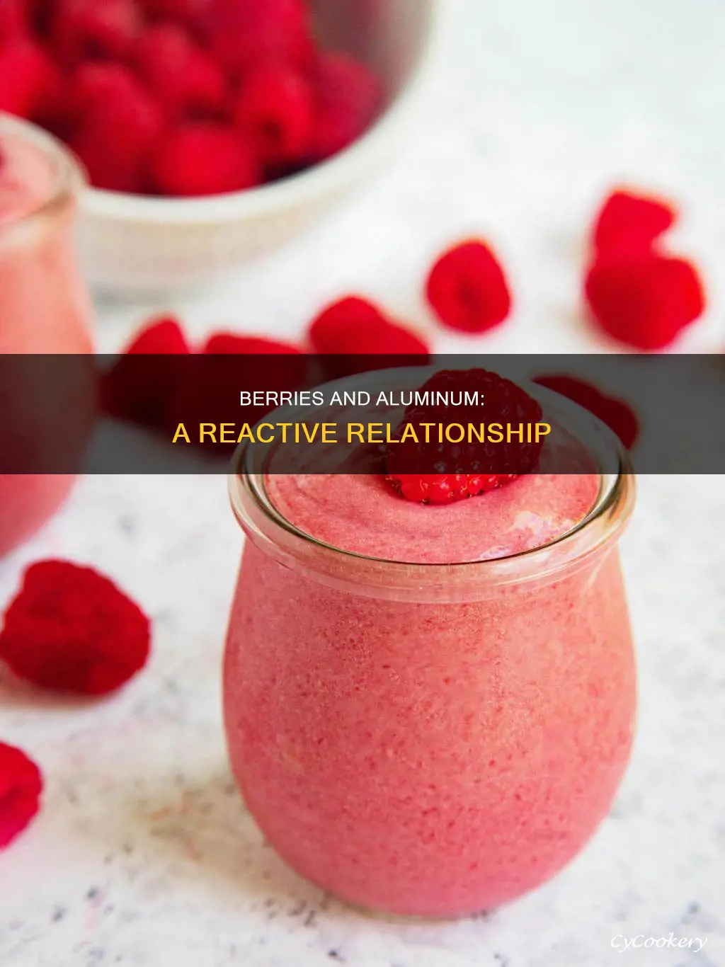 do berries react with aluminum pan