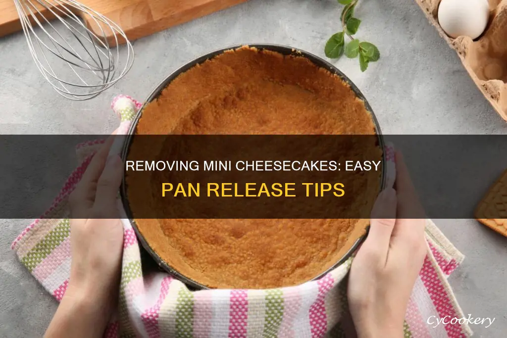 how to get mini cheesecakes out of pan