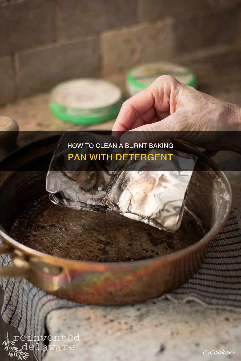 will detergent clean burnt baking pan